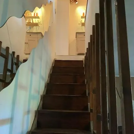 Roby's Nest Maracalagonis